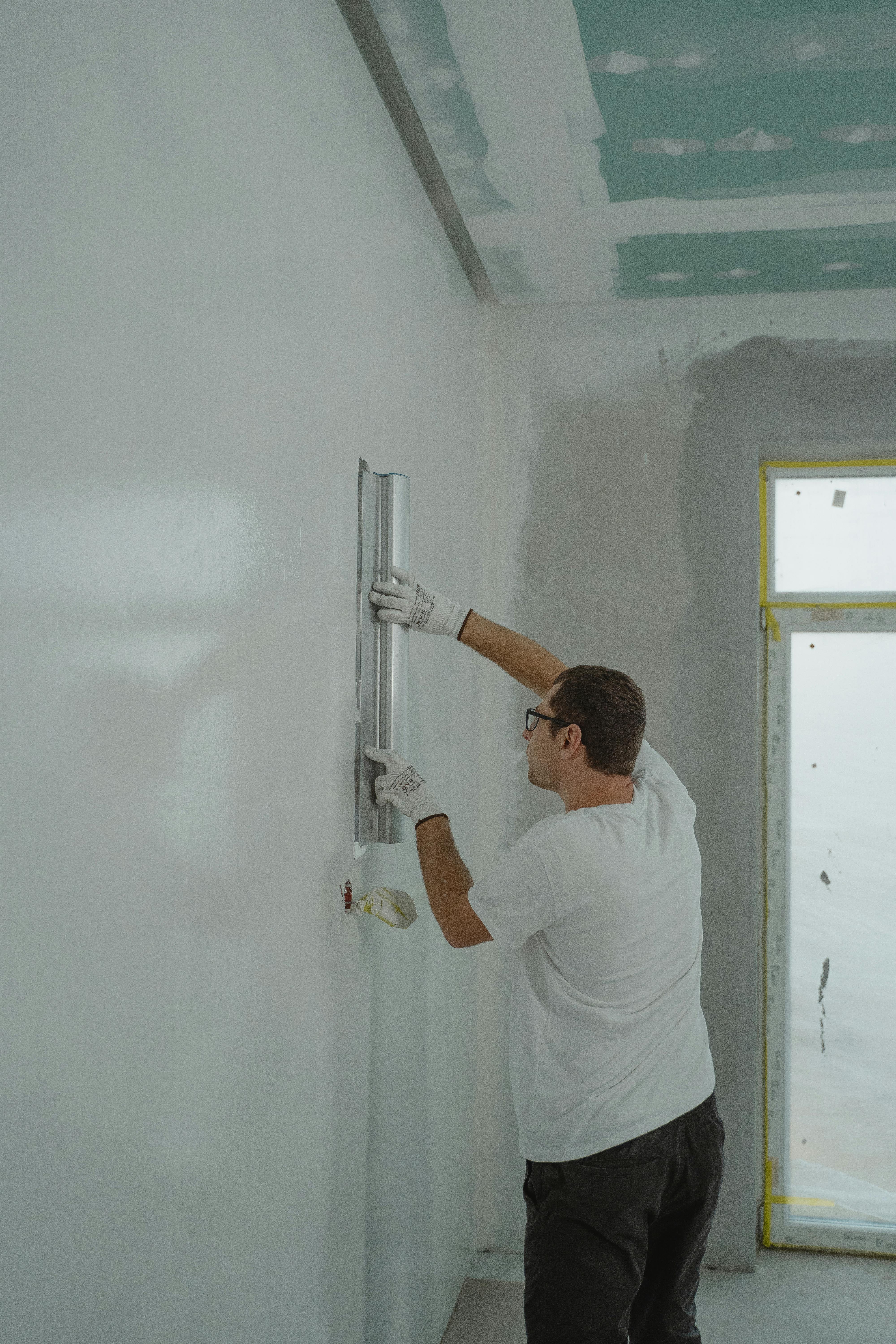 Smooth plastering for a calm and even finish
